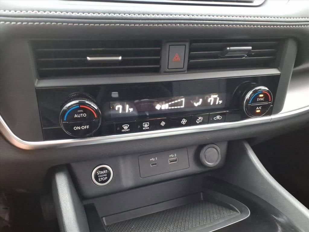 Used 2023 Nissan Rogue SV image 25