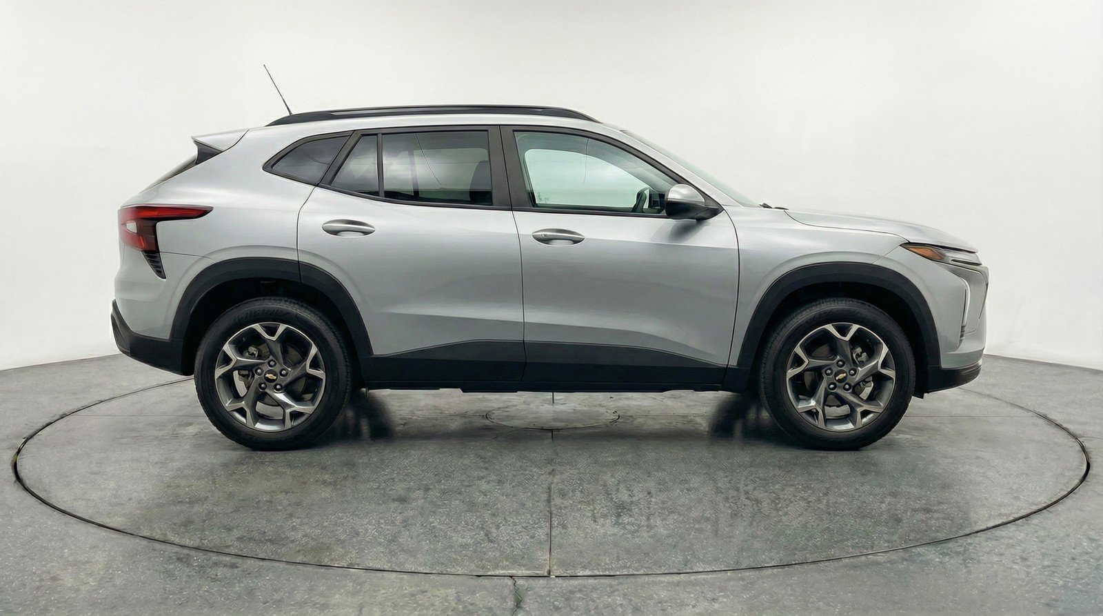 Used 2025 Chevrolet Trax LT image 9