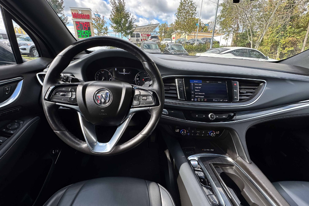 Used 2024 Buick Enclave Premium image 13