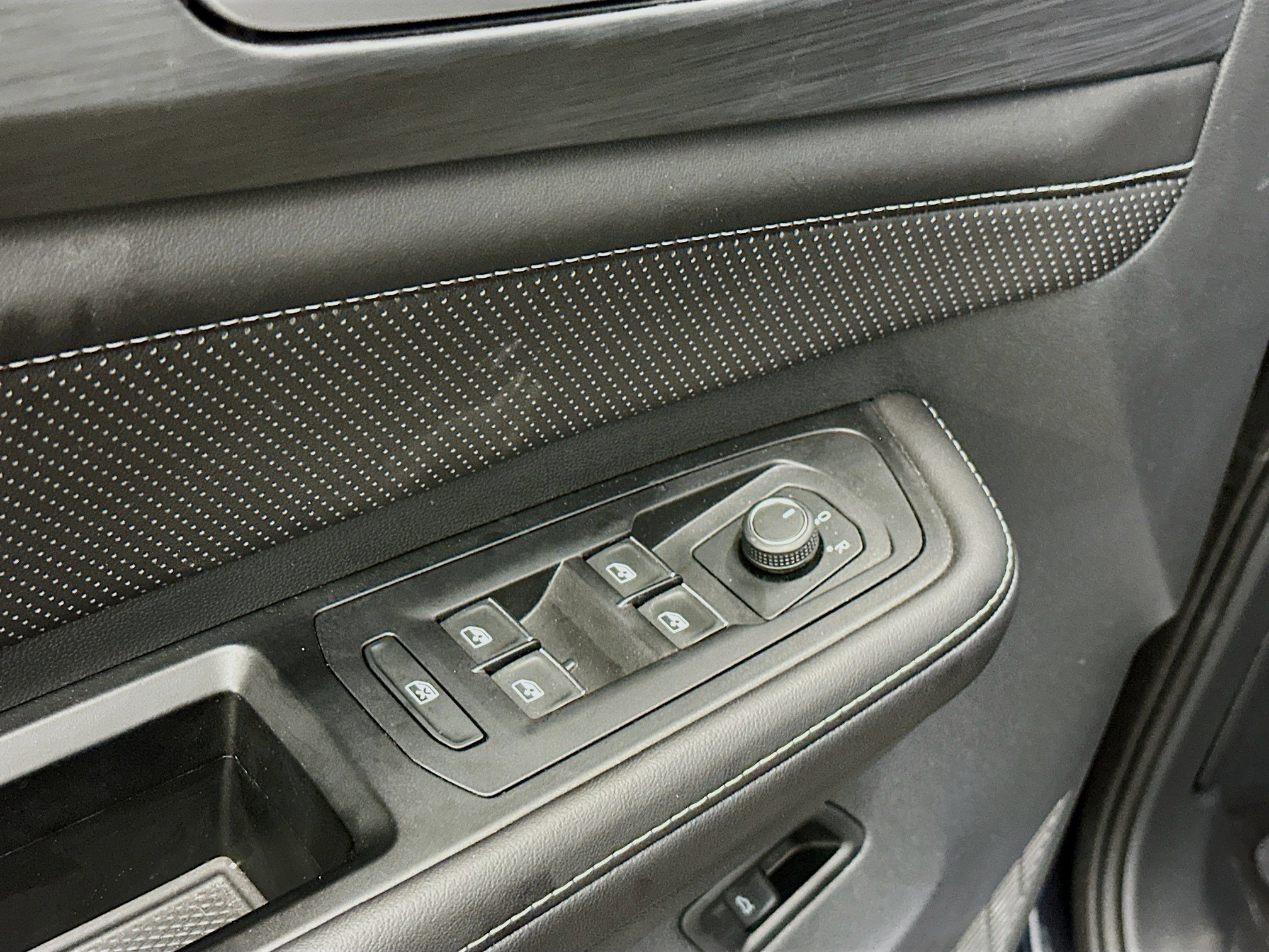 Used 2024 Volkswagen Atlas Cross Sport SE image 15