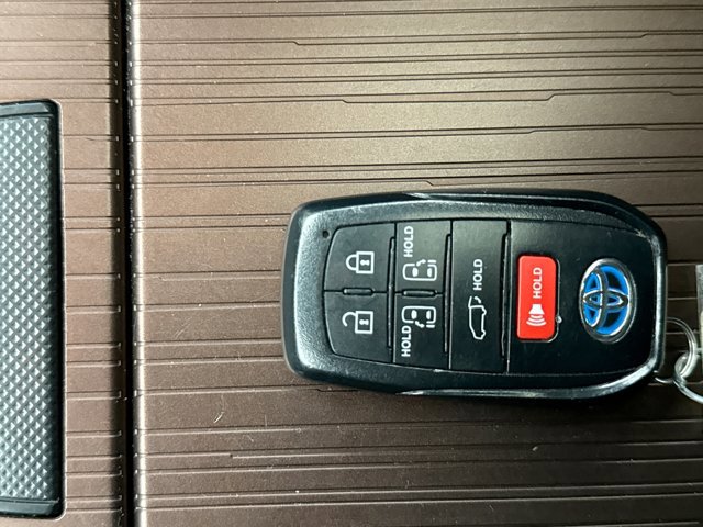 Used 2023 Toyota Sienna XLE image 24