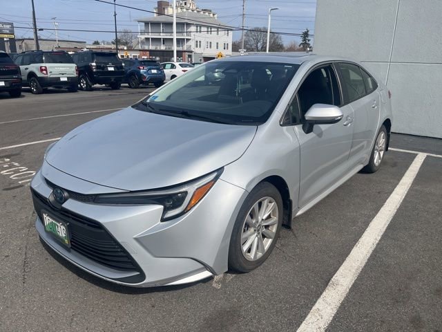 Used 2023 Toyota Corolla XLE image 2
