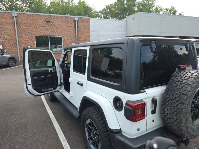 Used 2018 Jeep Wrangler Unlimited Sahara w/ Cold Weather Group AWD/4WD image 12