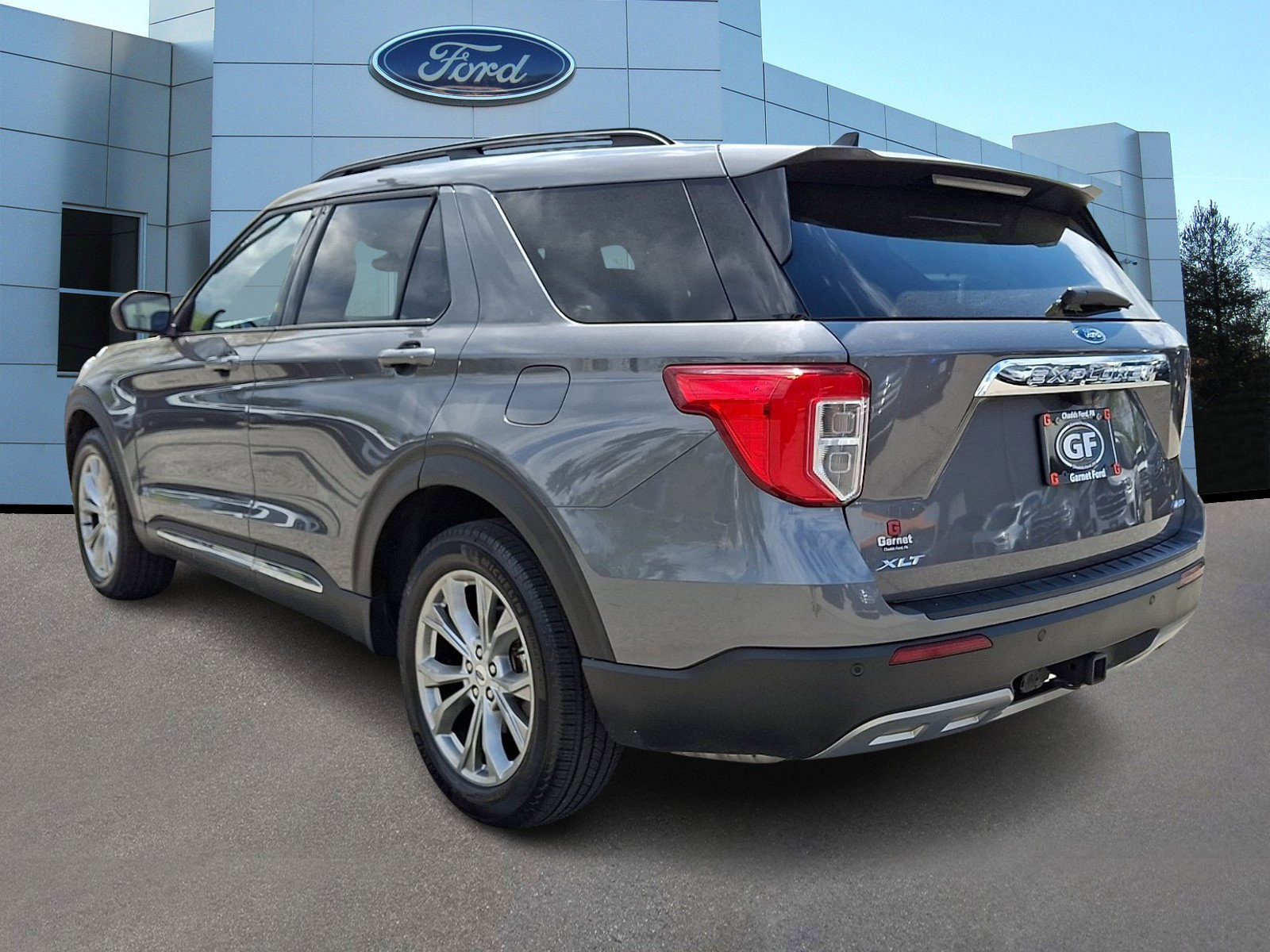 Certified 2024 Ford Explorer XLT w/ Equipment Group 202A AWD/4WD image 5