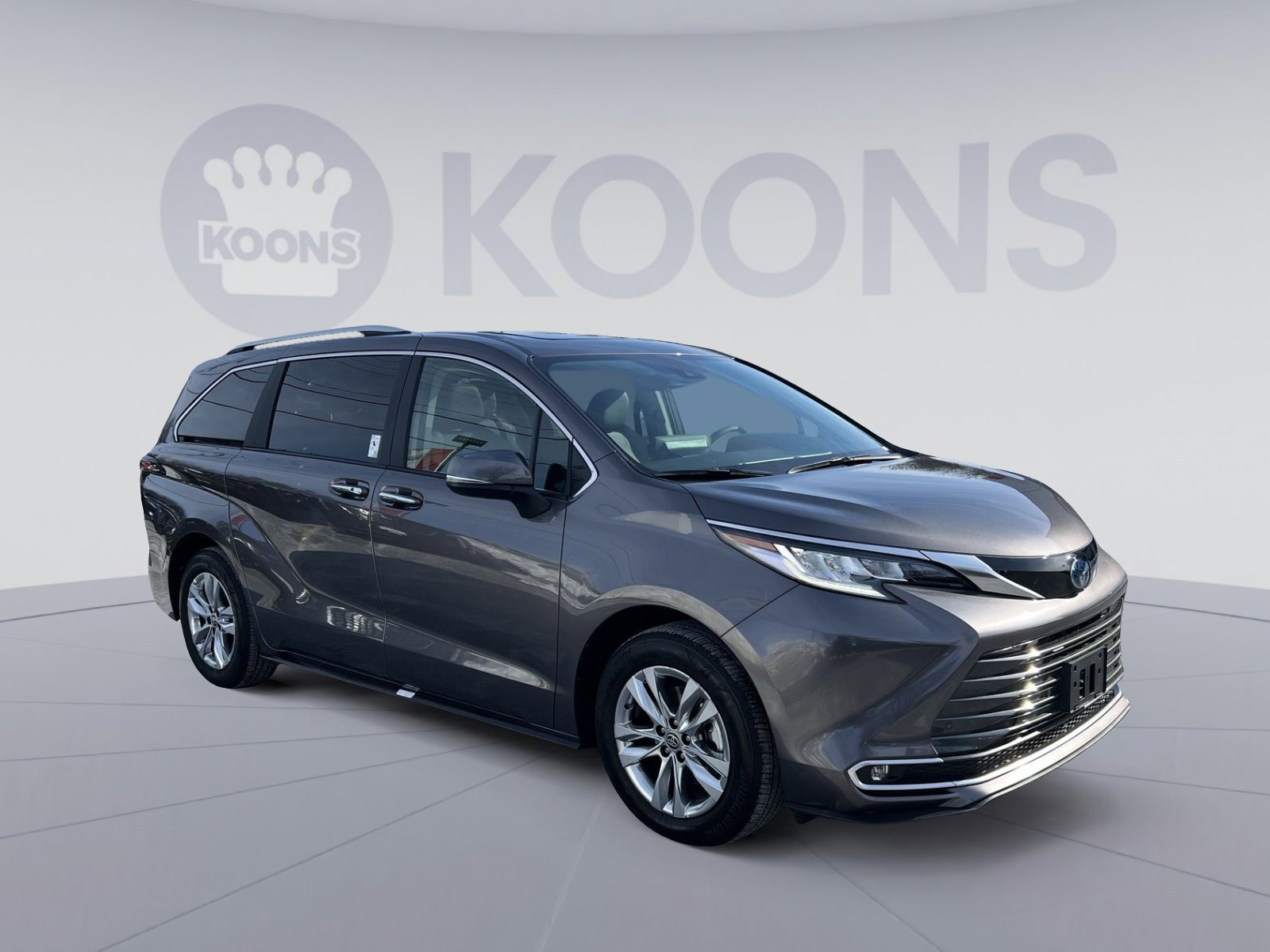 Used 2024 Toyota Sienna Limited image 10