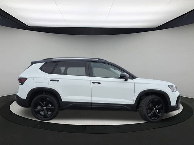 New 2025 Volkswagen Taos SE image 8