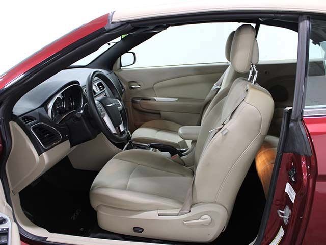 Used 2013 Chrysler 200 Touring FWD image 10