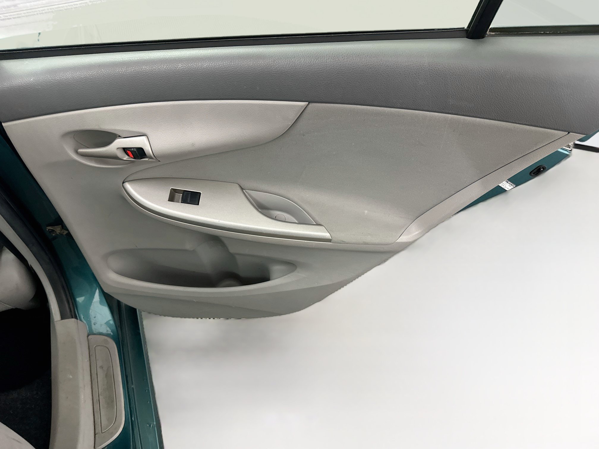 Used 2010 Toyota Corolla LE w/ All Weather Guard Pkg FWD image 27
