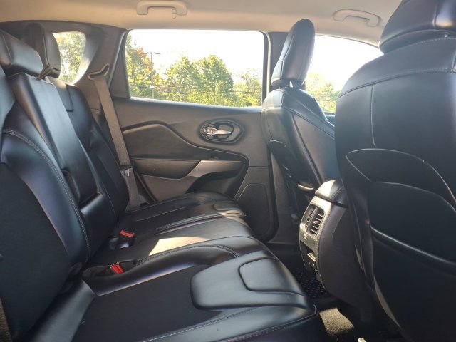 Certified 2020 Jeep Cherokee Latitude Plus w/ Cold Weather Group AWD/4WD image 13