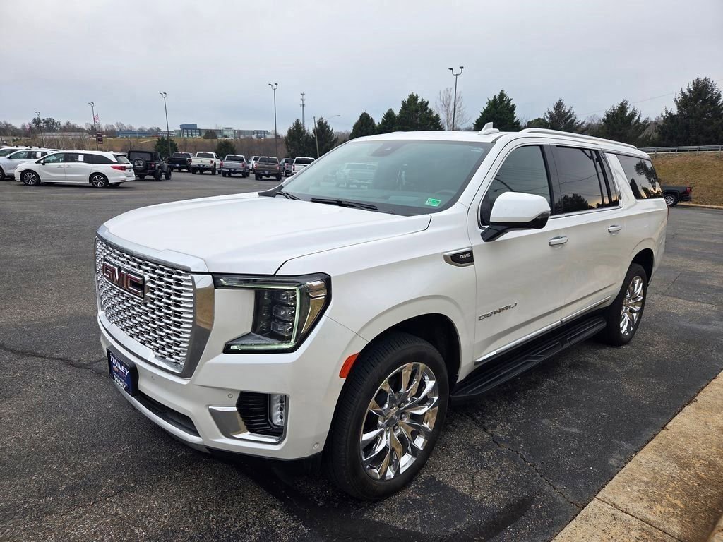 Used 2024 GMC Yukon XL Denali w/ Advanced Technology Package image 7