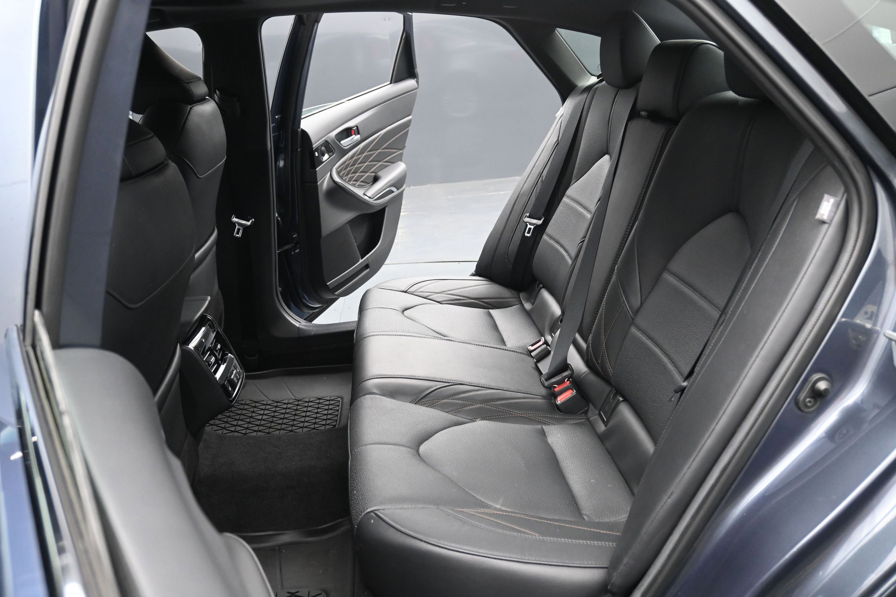 Used 2022 Toyota Avalon Limited w/ Advanced Safety Package FWD image 22