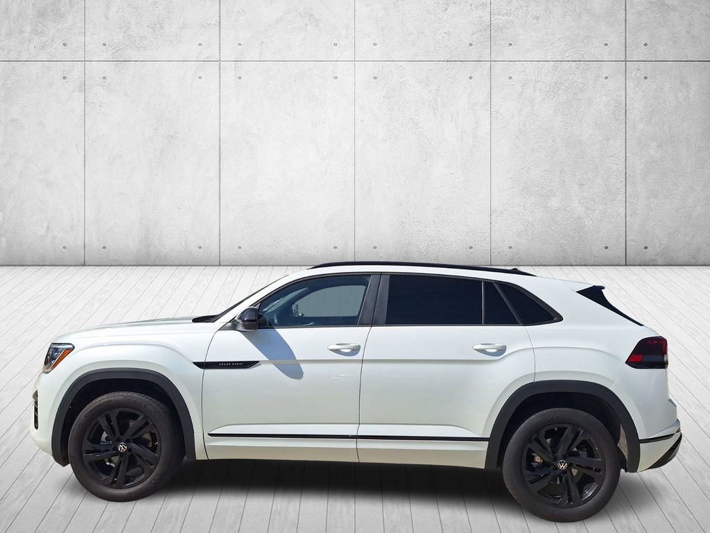 Used 2025 Volkswagen Atlas Cross Sport SEL R-Line image 2