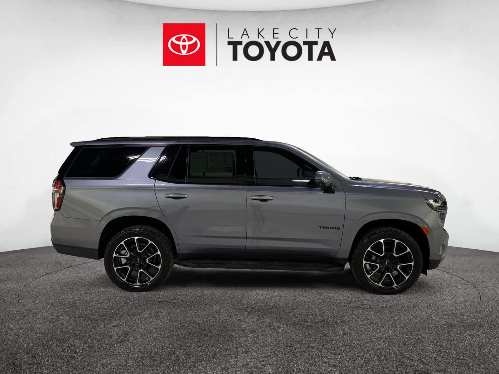Used 2021 Chevrolet Tahoe RST w/ Luxury Package RWD image 11
