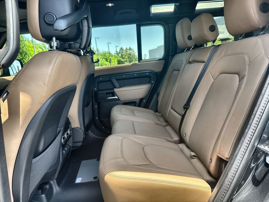 Used 2025 Land Rover Defender 110 X-Dynamic SE image 15
