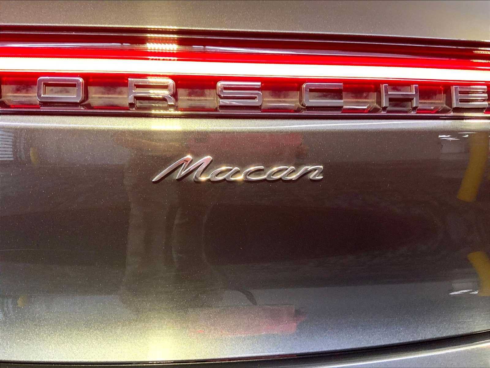 Certified 2024 Porsche Macan AWD/4WD image 35