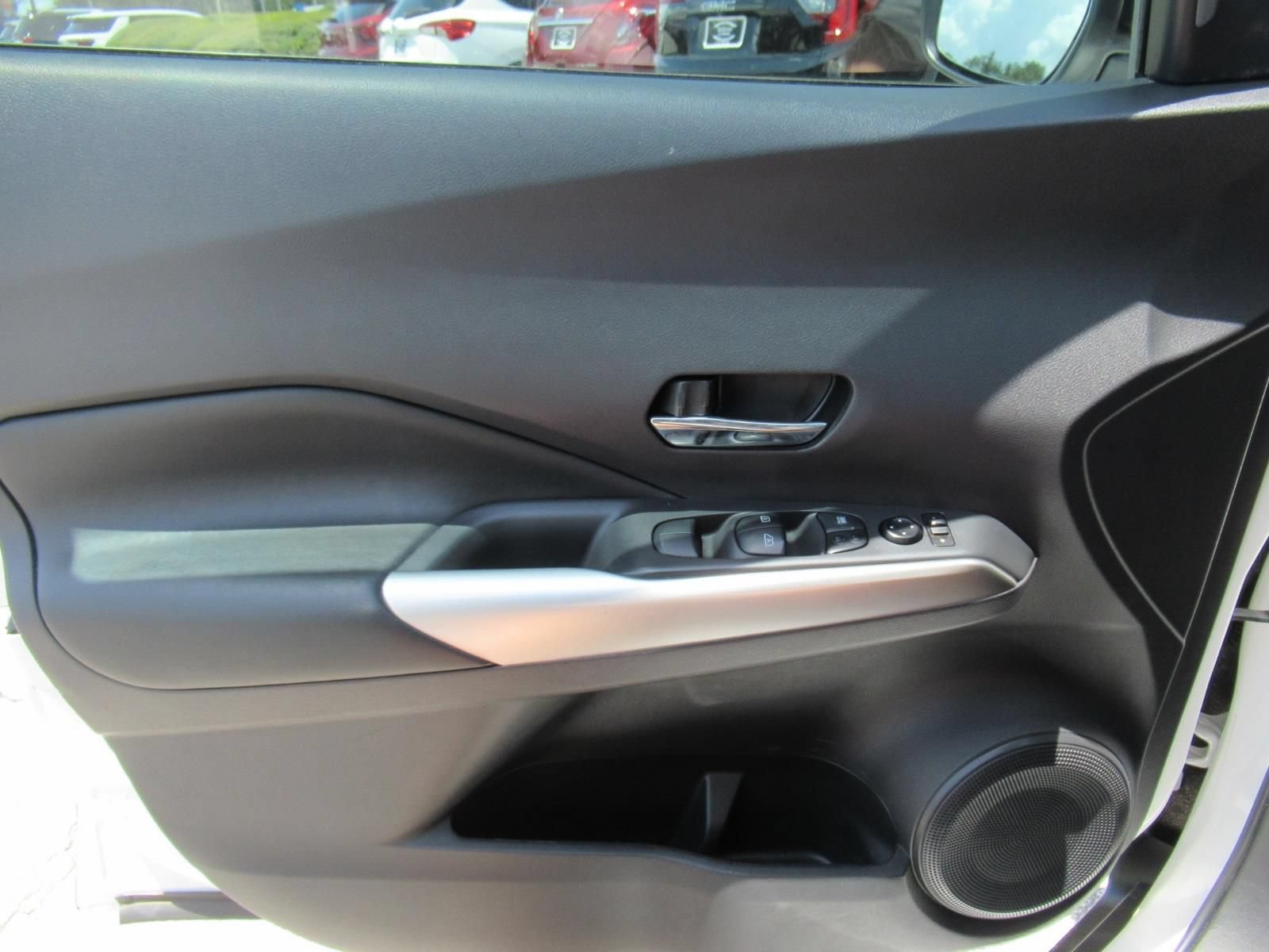 Used 2020 Nissan Kicks SR w/ SR Premium Package FWD image 20