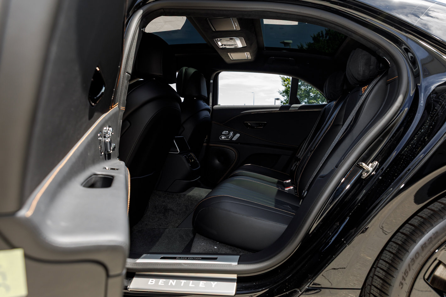 New 2025 Bentley Flying Spur Plug-In Hybrid image 28