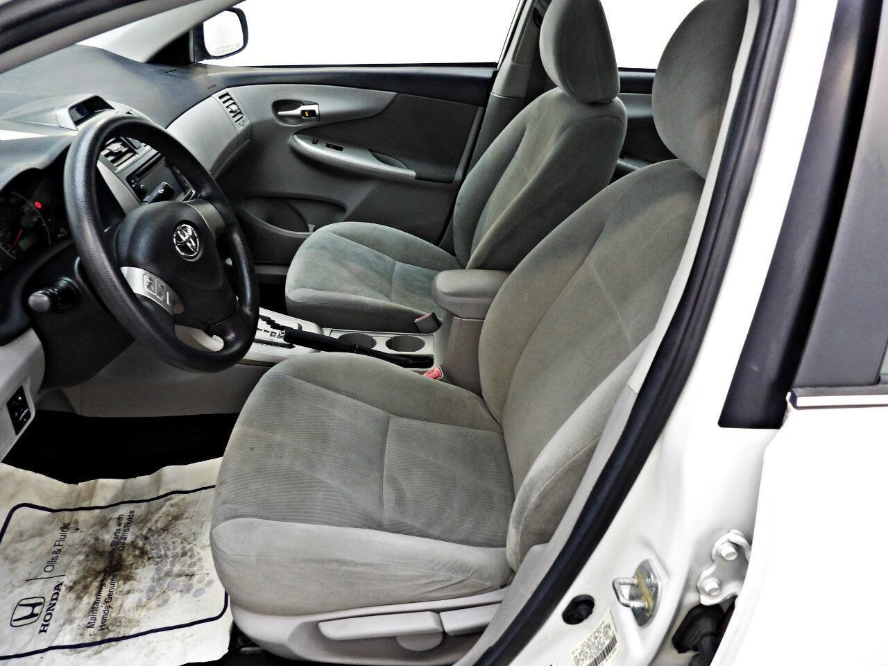 Used 2013 Toyota Corolla LE Special Edition FWD image 8