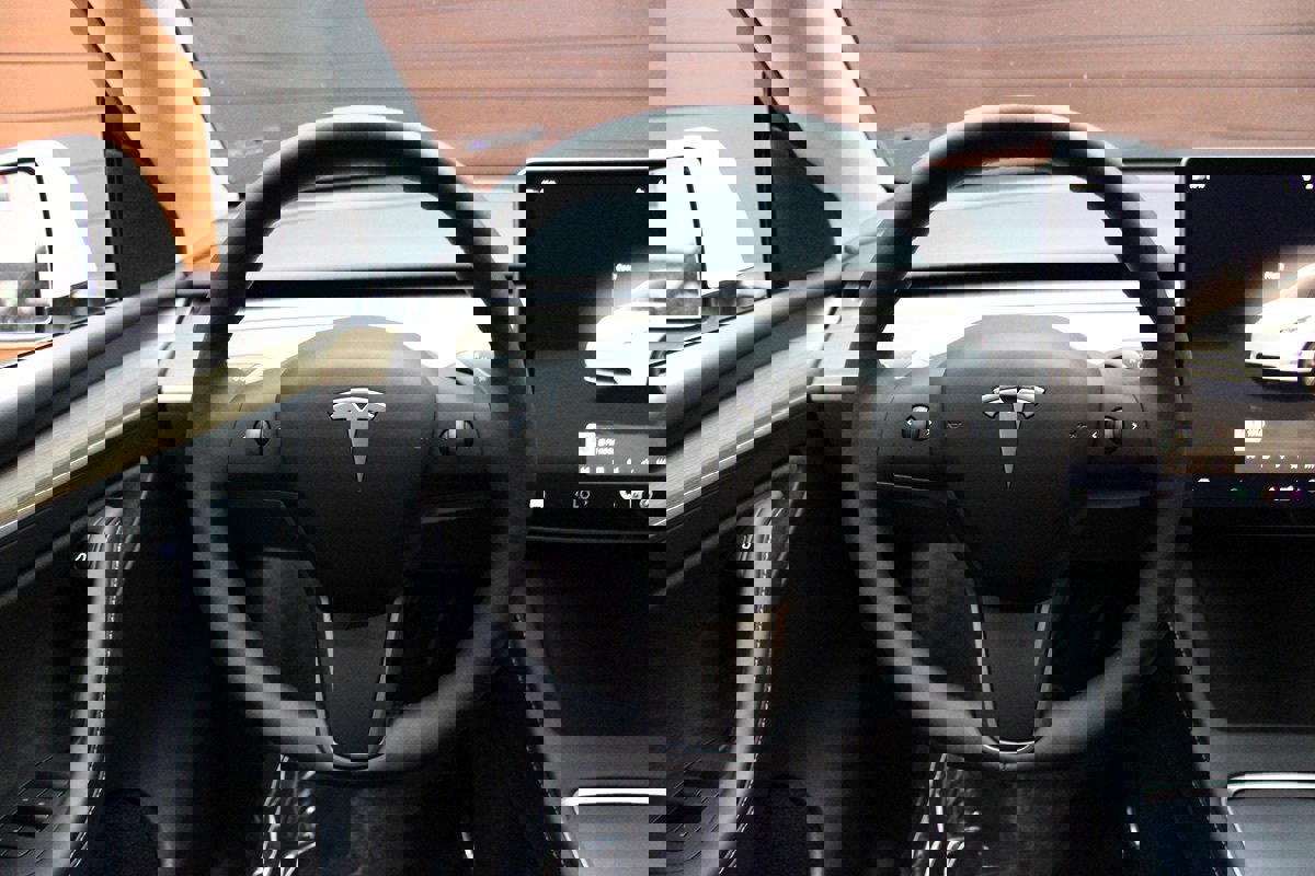 Used 2023 Tesla Model Y Long Range image 31