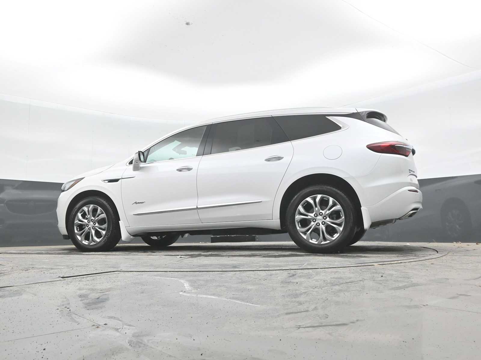 Used 2021 Buick Enclave Avenir w/ Avenir Technology Package AWD/4WD image 24