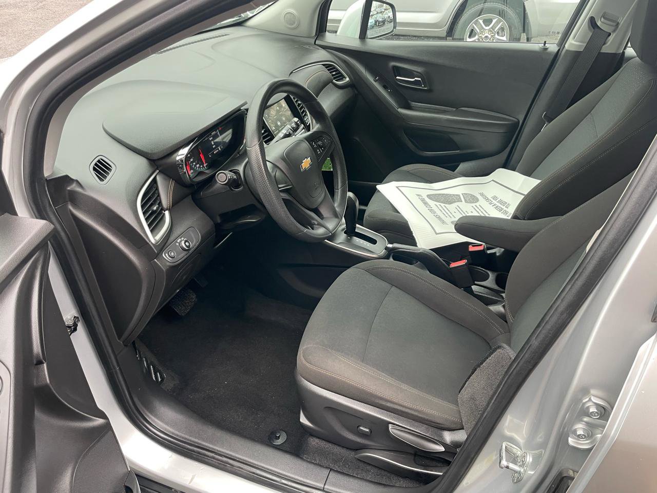 Used 2018 Chevrolet Trax LS AWD/4WD image 23