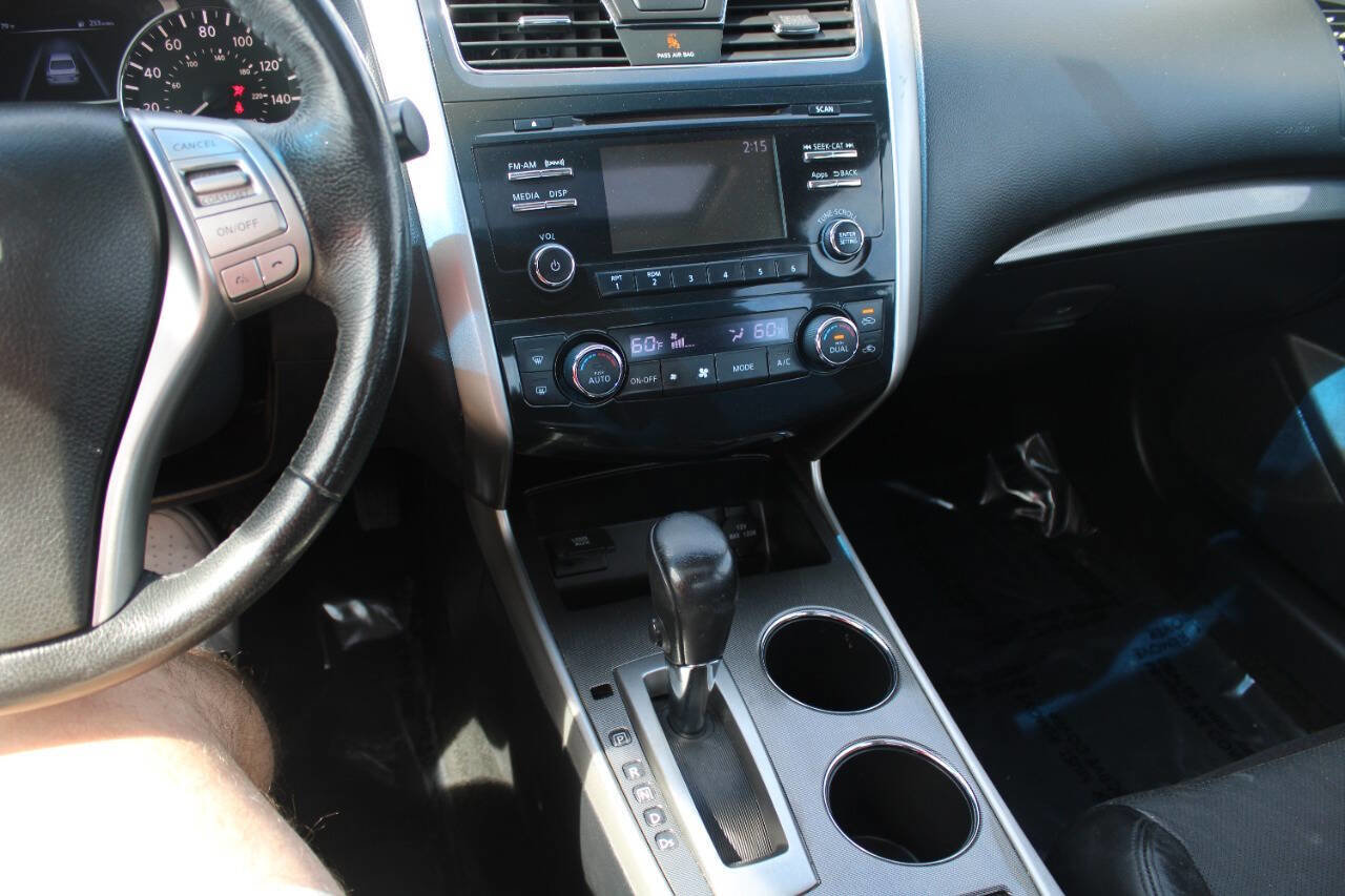 Used 2015 Nissan Altima 2.5 SL w/ Moonroof Package image 13