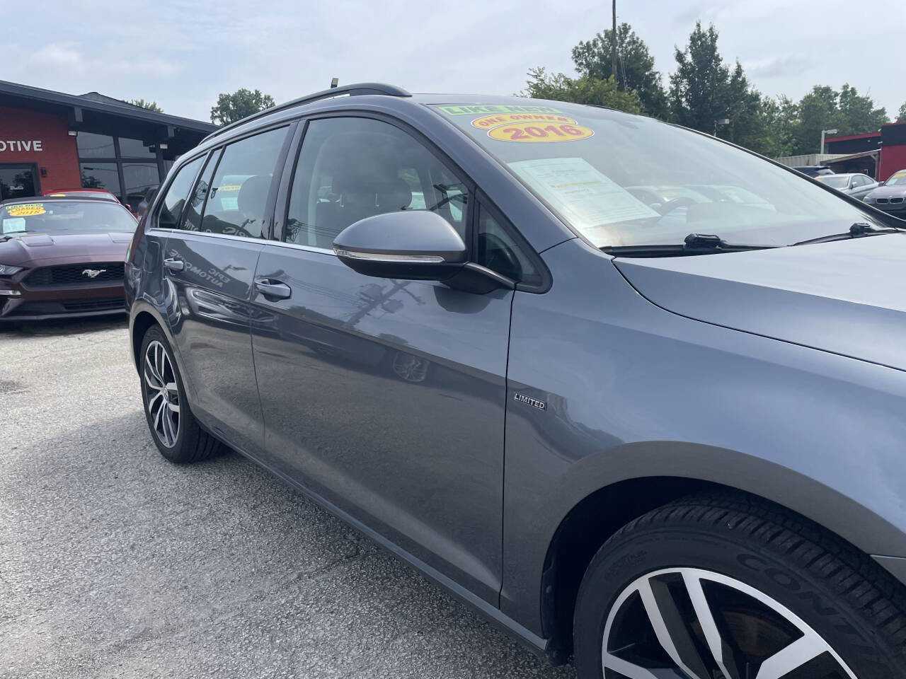 Used 2016 Volkswagen Golf Limited Edition image 13