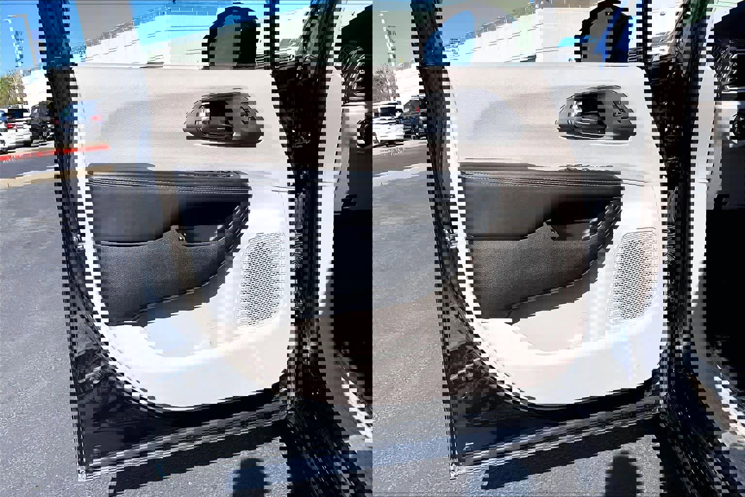 Used 2024 Chrysler Pacifica Select image 25