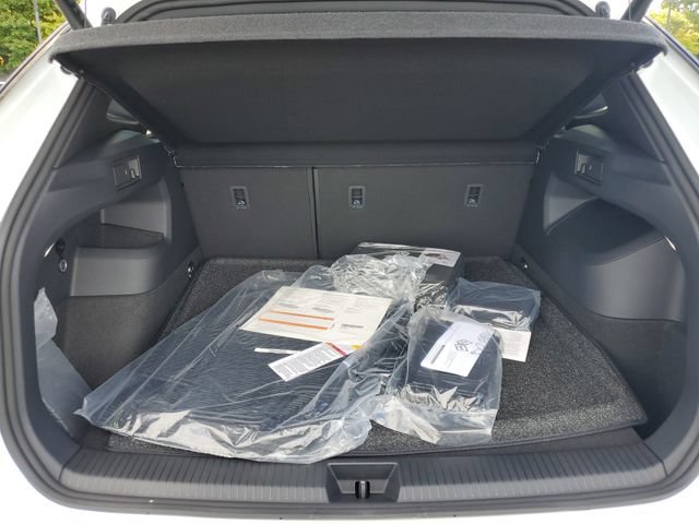 New 2026 Volkswagen Tiguan SE R-Line AWD/4WD image 7