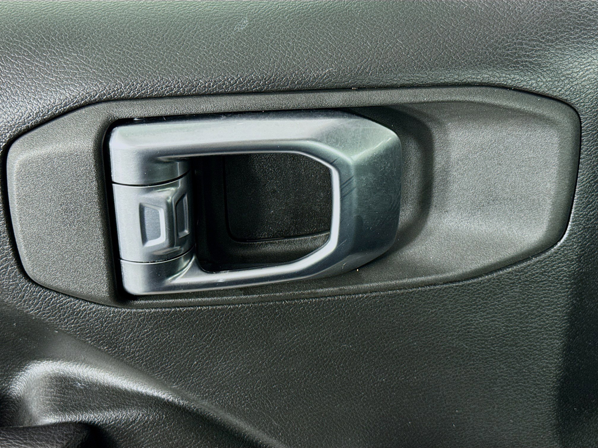 Used 2023 Jeep Wrangler Sport image 23