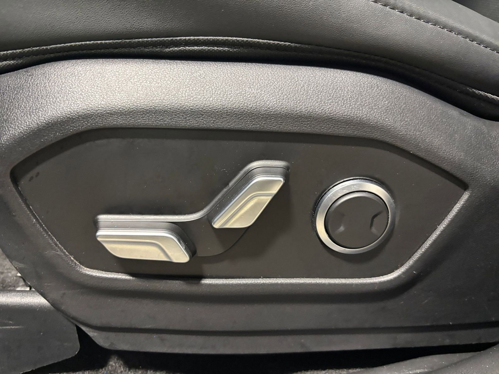 Used 2025 Hyundai Santa Fe SEL image 24