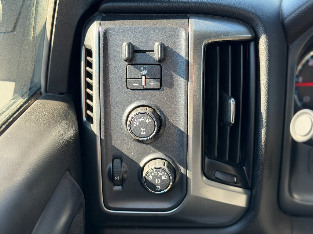 Used 2018 Chevrolet Silverado 1500 LT w/ All Star Edition AWD/4WD image 6