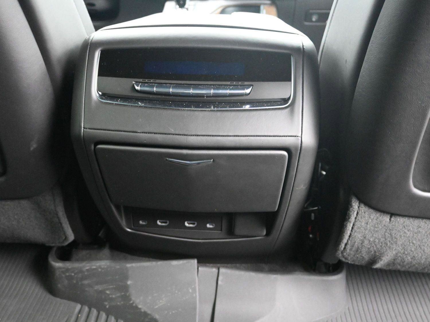 Used 2023 Cadillac Escalade Sport Platinum w/ LPO, ONYX Package image 13