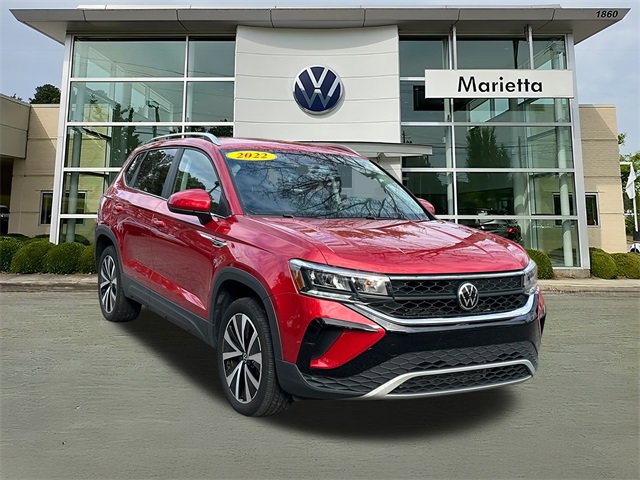 Certified 2022 Volkswagen Taos SE image 1
