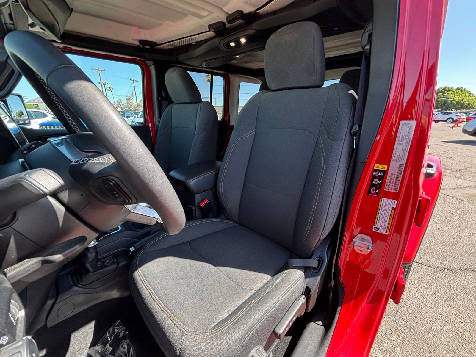 Used 2025 Jeep Wrangler Unlimited Sahara AWD/4WD image 36