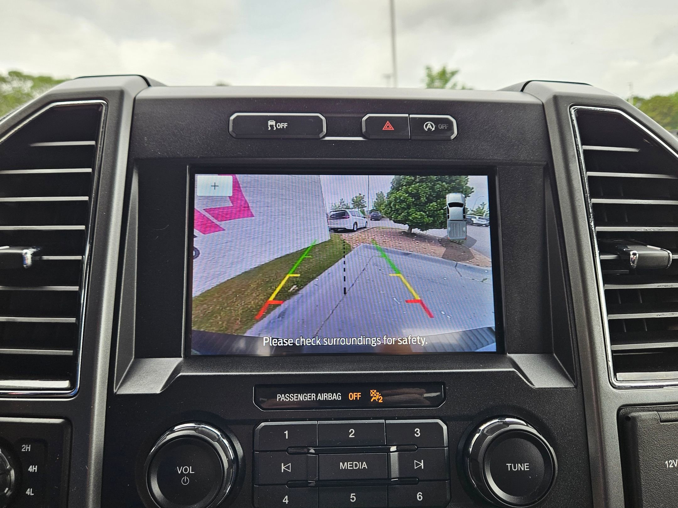 Used 2019 Ford F150 XLT w/ Equipment Group 302A Luxury AWD/4WD image 30