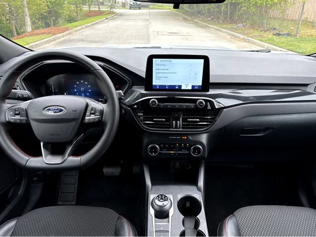Used 2025 Ford Escape ST-Line FWD image 5