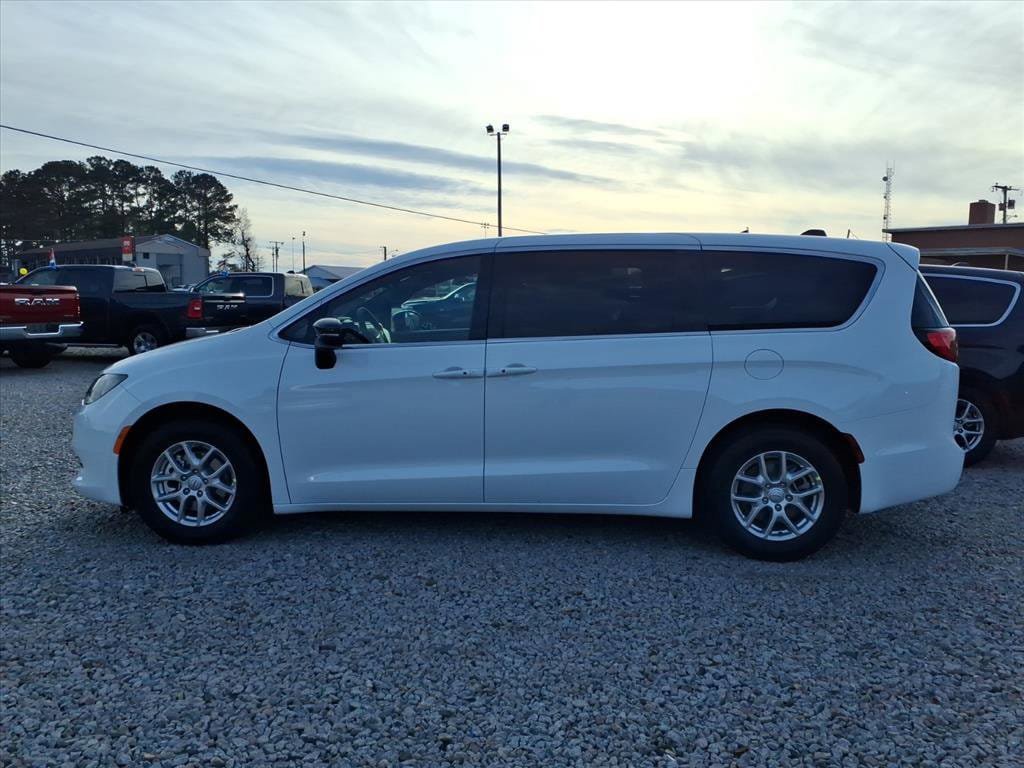 New 2026 Chrysler Voyager LX FWD image 3