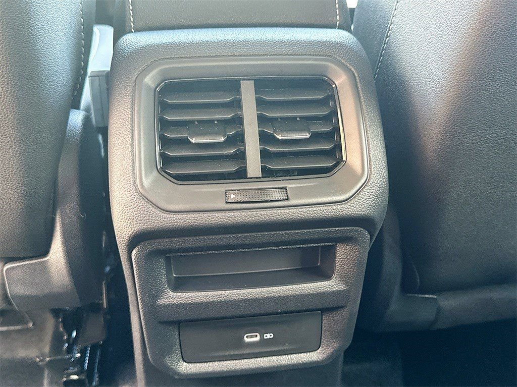 Used 2024 Volkswagen Taos SE FWD image 28