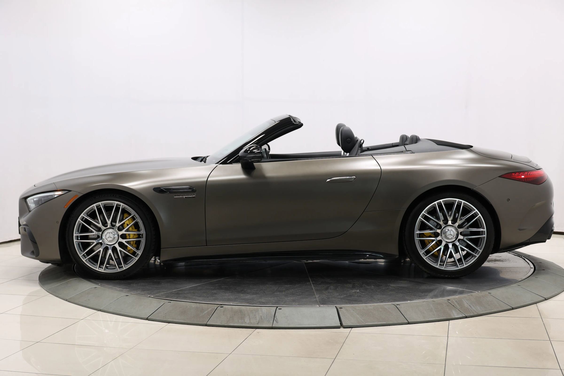 Used 2022 Mercedes-Benz SL 63 AMG 4MATIC image 6