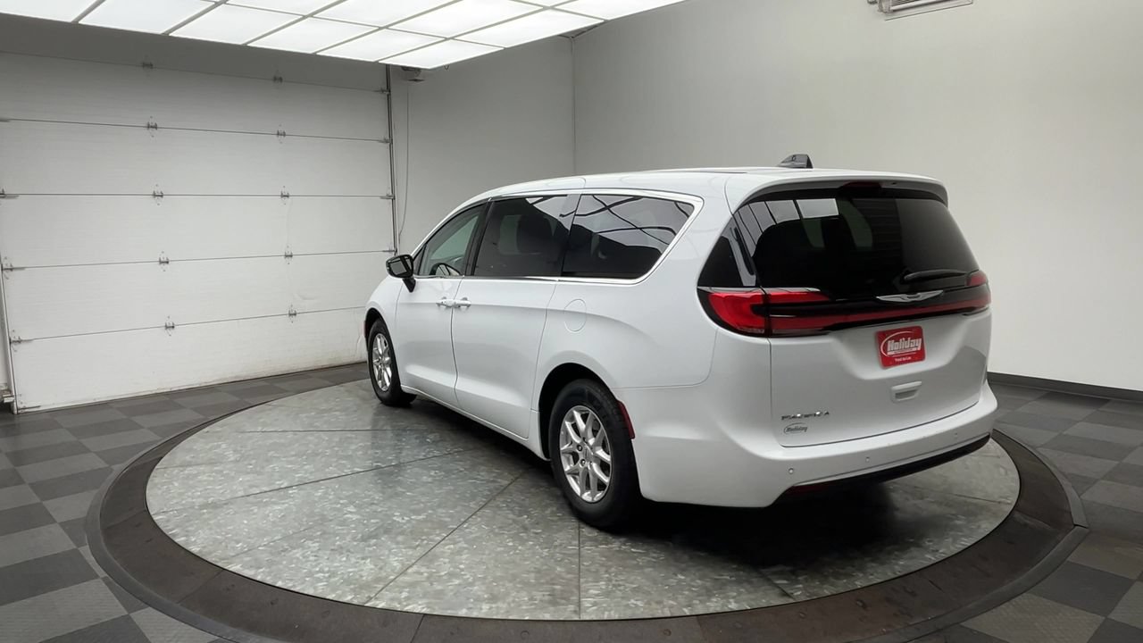 Used 2024 Chrysler Pacifica Touring-L FWD image 36