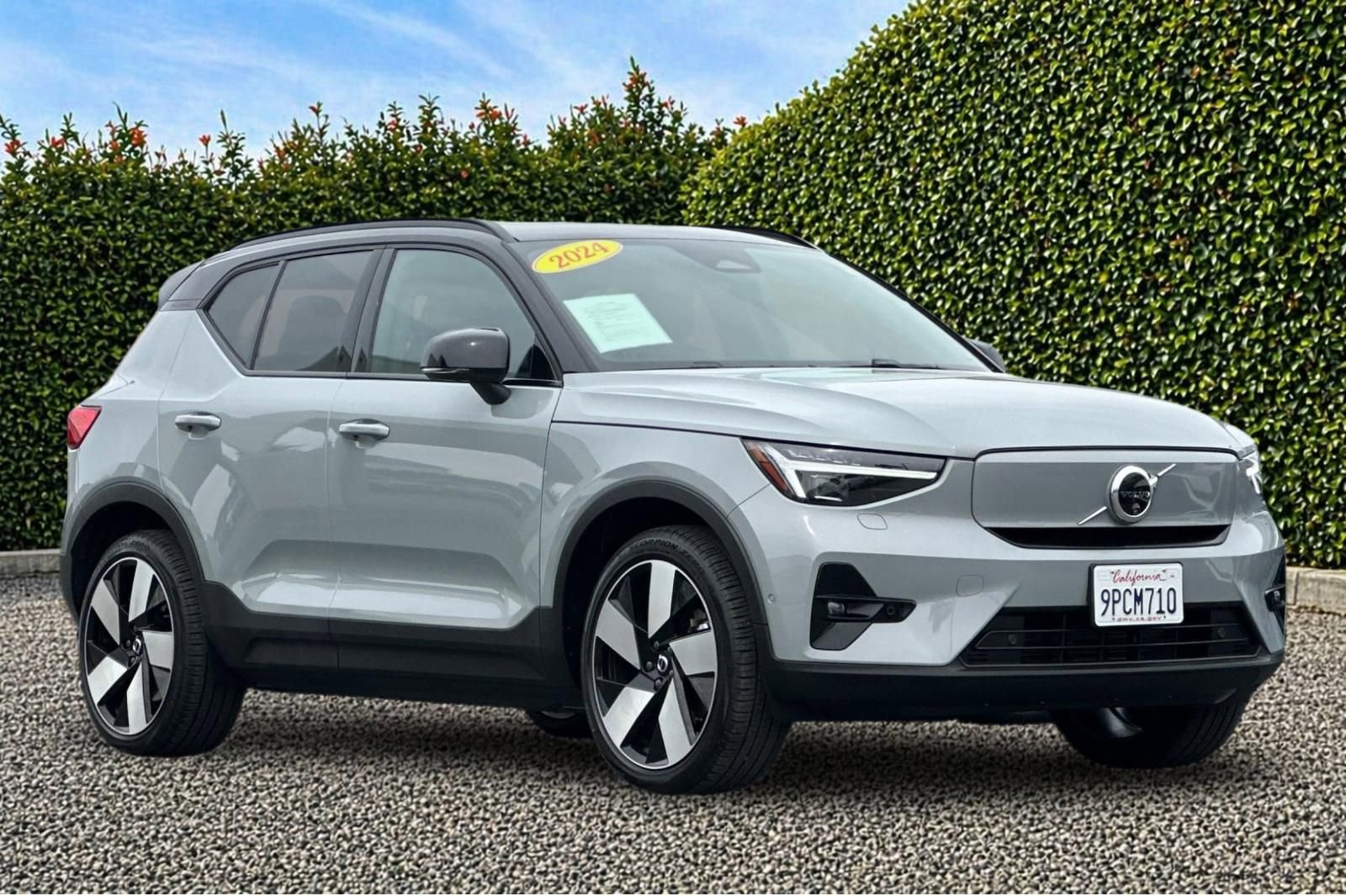 Used 2024 Volvo XC40 Recharge Ultimate w/ Protection Package Premier RWD image 1