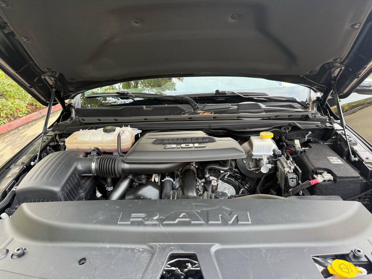 Used 2022 RAM 1500 Laramie AWD/4WD image 12