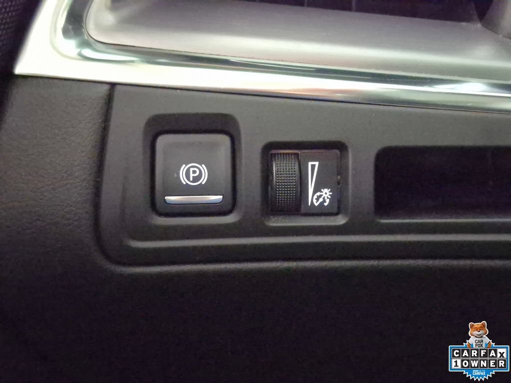 Used 2017 Cadillac XT5 Luxury w/ Driver Awareness Package AWD/4WD image 18