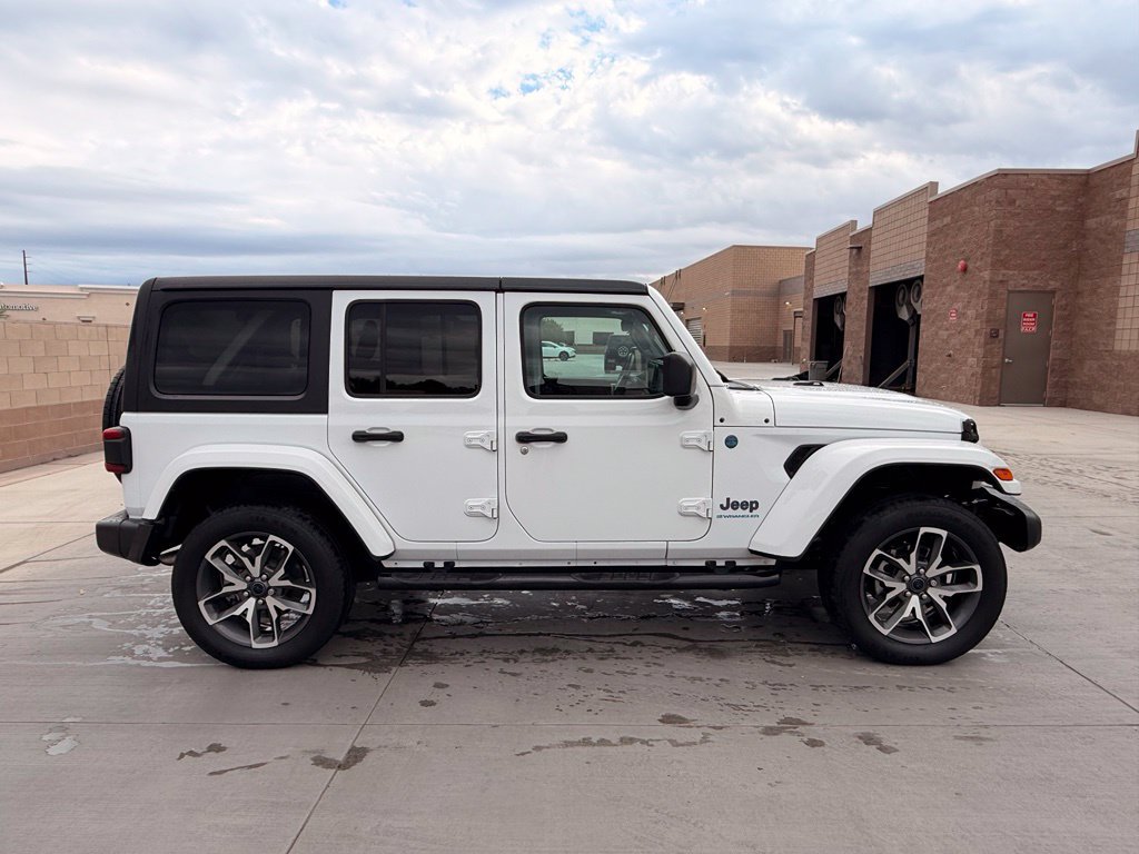 Used 2024 Jeep Wrangler Unlimited w/ Convenience Group AWD/4WD image 7
