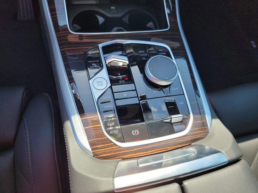 New 2026 BMW X5 xDrive50e w/ Premium Package image 16