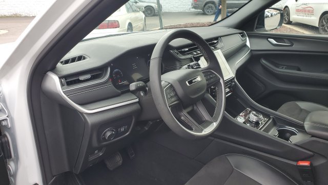 Certified 2023 Jeep Grand Cherokee Altitude AWD/4WD image 8
