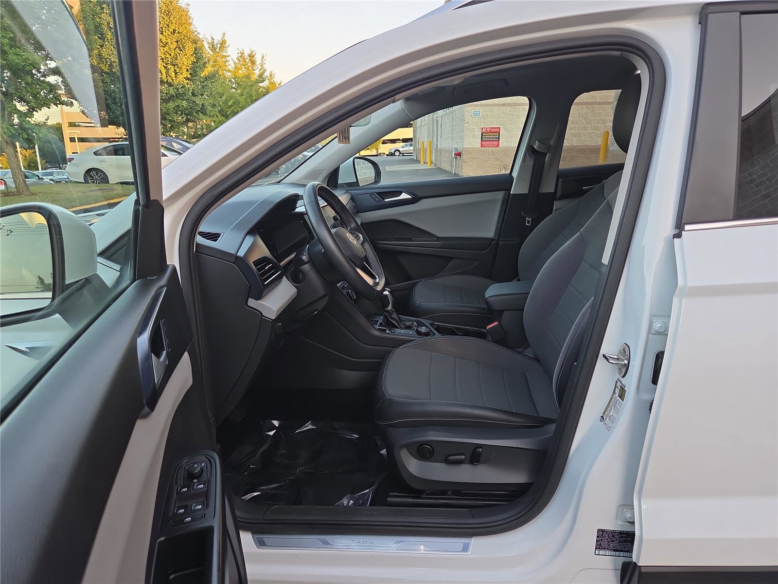 Used 2022 Volkswagen Taos SE image 15