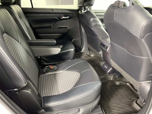 Used 2023 Toyota Highlander XSE AWD/4WD image 12