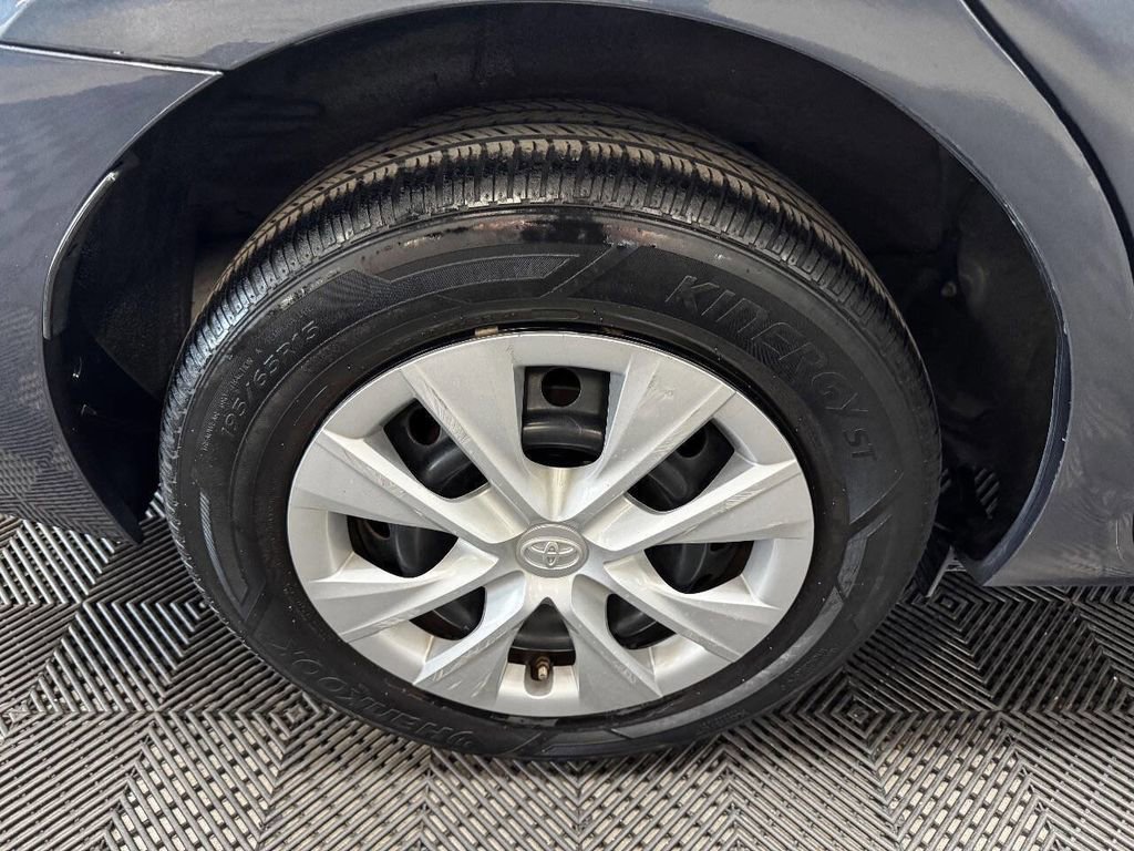 Used 2017 Toyota Corolla L FWD image 19